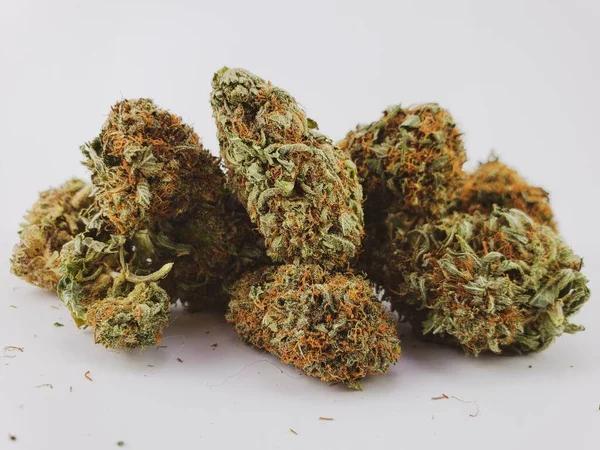 Embrace the Chill Vibes: Sundae Driver Strain for Stress Relief